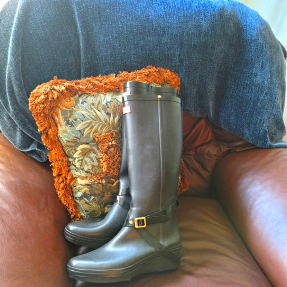 Black Hunter wedge boots, size 9, never worn.